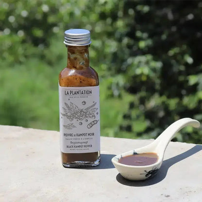 Sauce au Poivre de Kampot Noir - vue 2 - La Plantation - Sauce Les Épicurieuses
